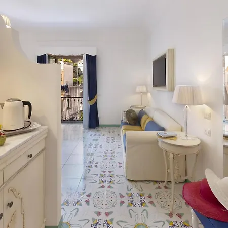 Antica Rheginna Luxury 3* ミノーリ
